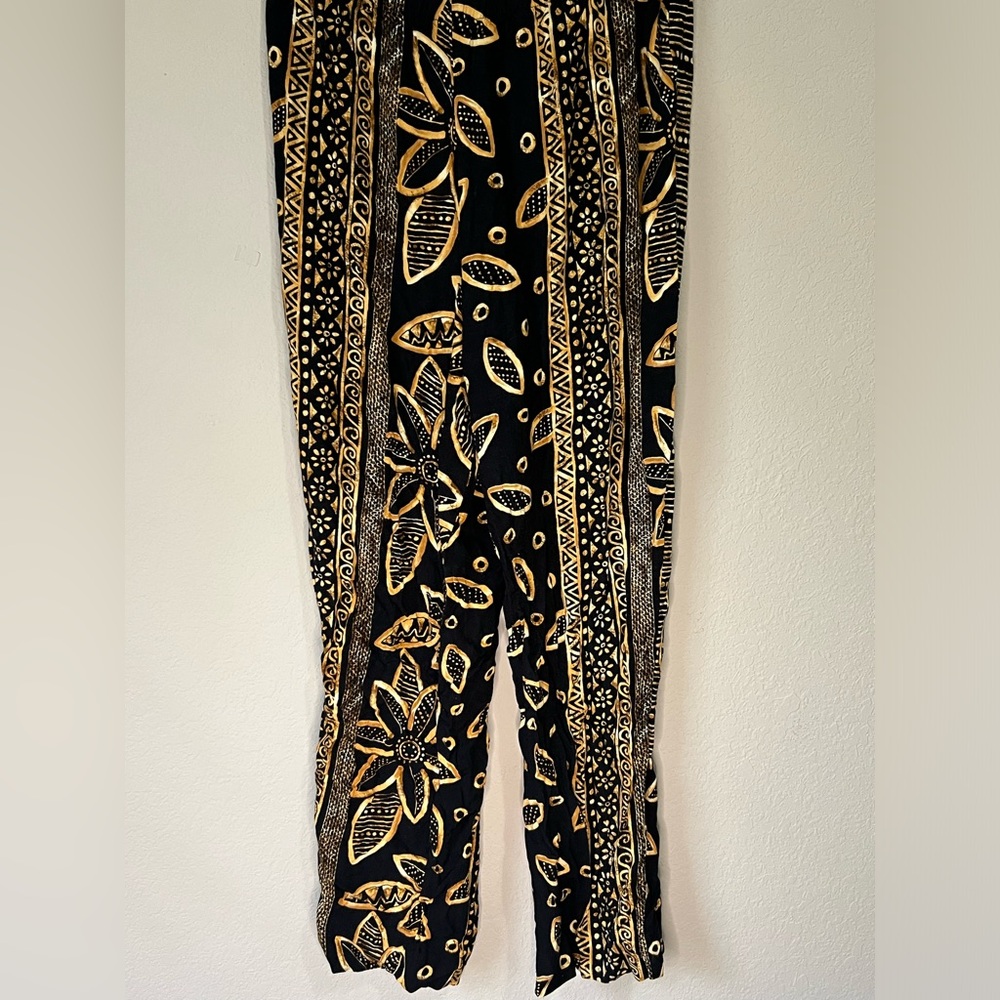 Chic pair of bottoms